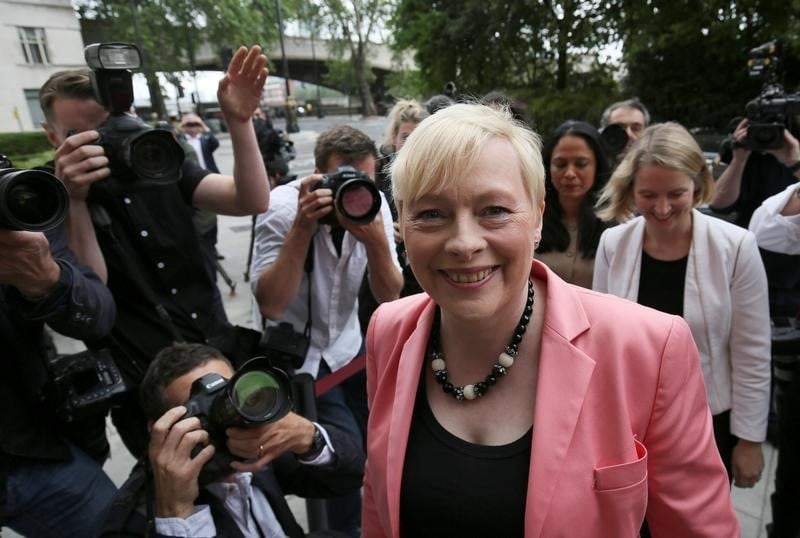 Angela eagle ne brigue plus la tete du labour