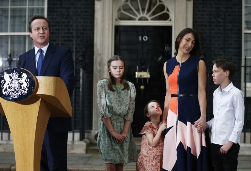 David cameron met fin a sa carriere politique