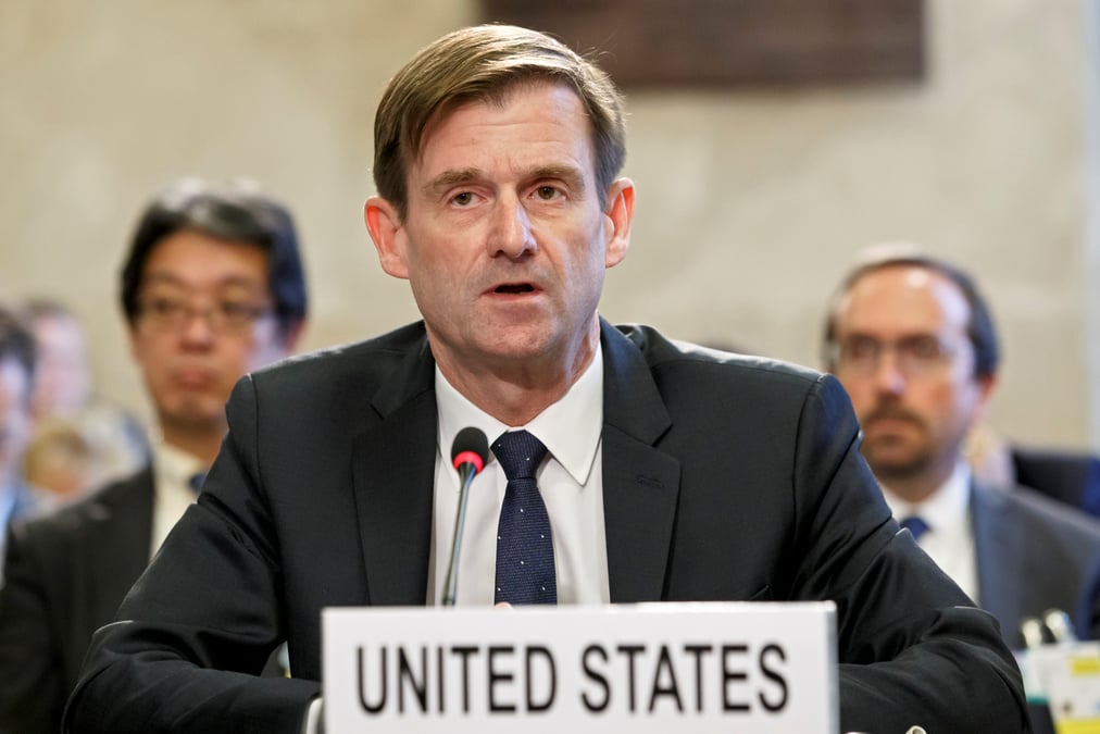 Reunion a helsinki entre diplomates americain et russe