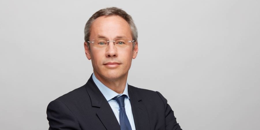 Avocat au barreau de Paris et associé au sein du cabinet LPA-CGR avocats à Paris, Fabrice Cassin, spécialiste en droit public, intervient en droit de l’énergie et de l’environnement.