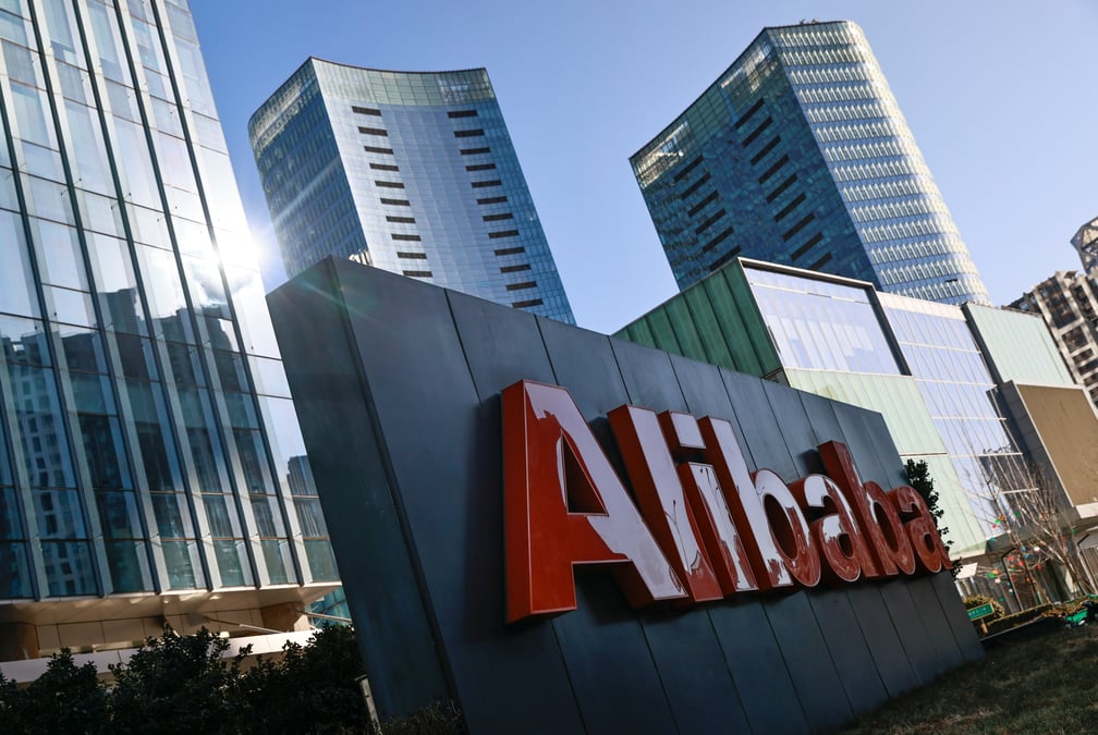 Alibaba affiche une perte au quatrieme trimestre apres une amende record