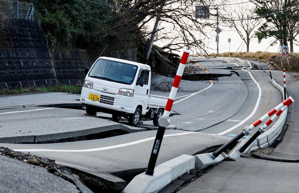 L'état des routes et la météo compliquent les opérations de recherche.