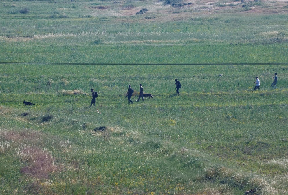 Recherche d'un jeune qui aurait disparu dans la zone proche du village d'al-mughayyer, en cisjordanie occupee