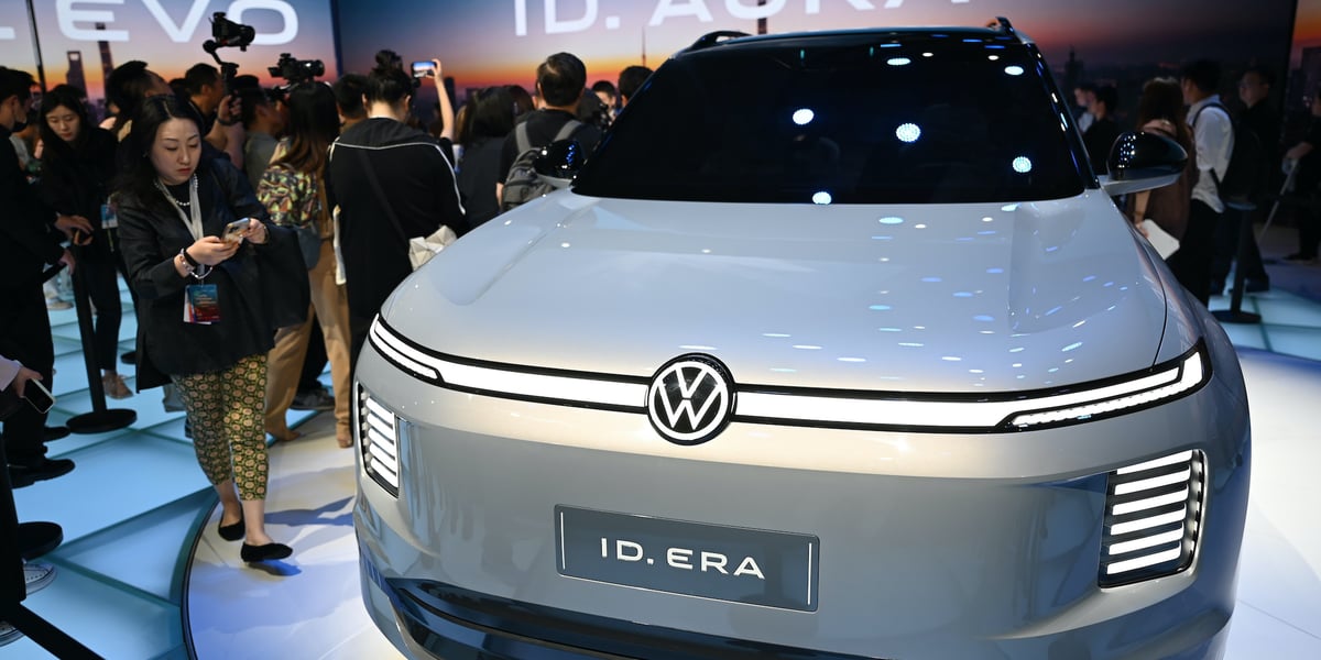 A Shanghai, Volkswagen présente son nouveau « ID.ERA », qui est équipé d’un générateur thermique qui recharge la batterie.