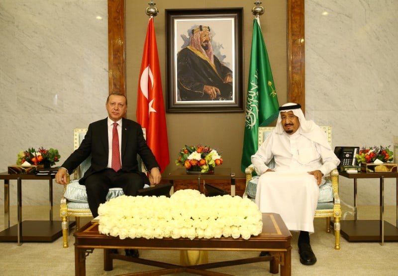 Le president turc entame une tournee arabe sur la crise du qatar
