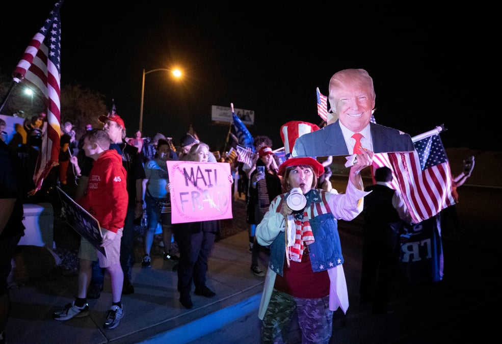 Les manifestations se multiplient alors que le depouillement se poursuit