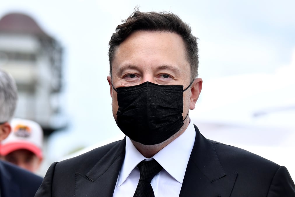 Elon musk dit avoir passe quatre tests covid-19 - deux positifs, deux negatifs