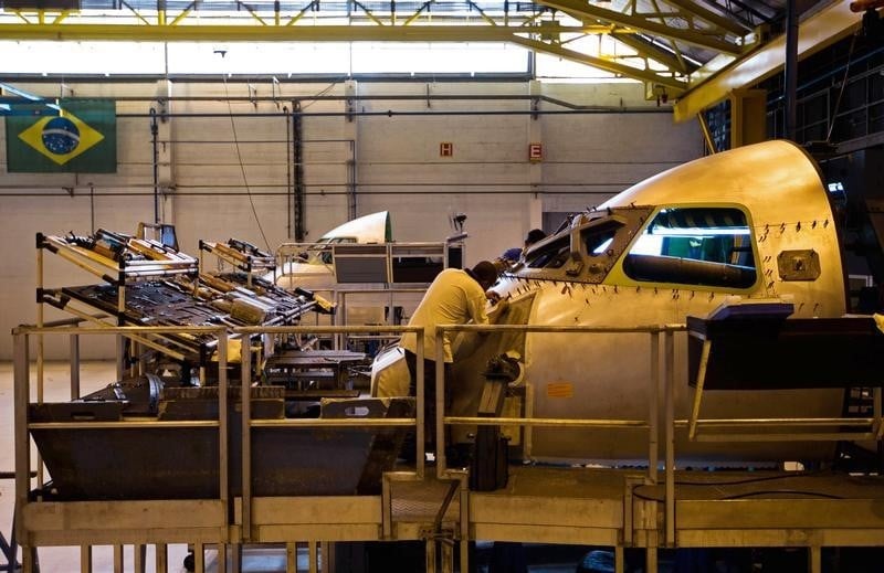 Embraer revise en baisse sa prevision de ca 2015
