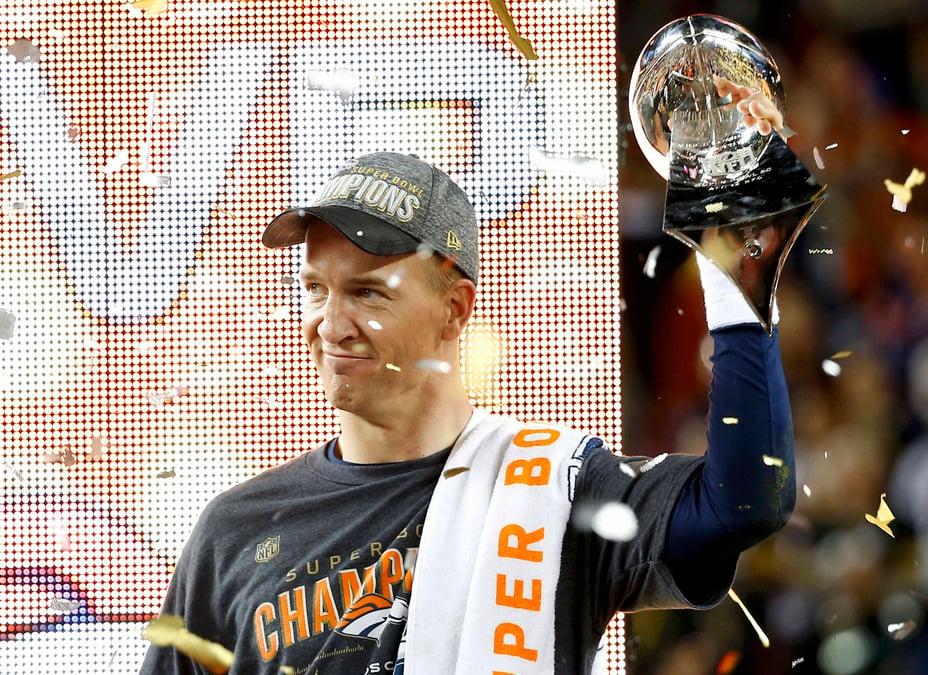 Les broncos de denver eteignent les carolina panthers et remportent le superbowl