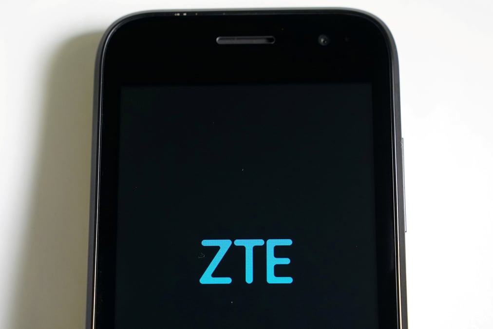 Le chinois zte contraint de cesser ses principales activites