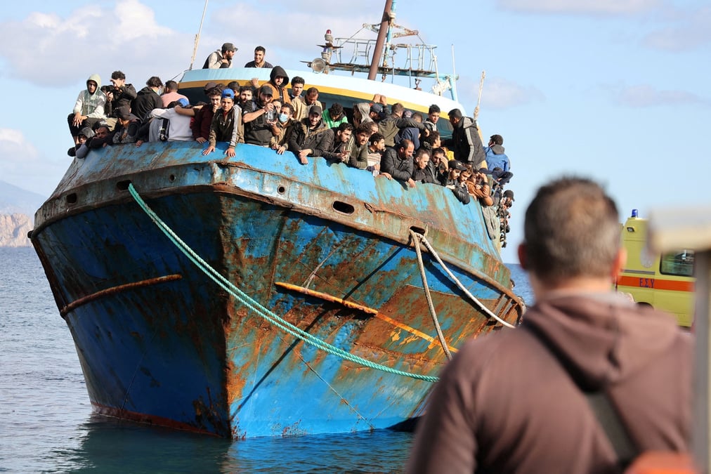 Operation de sauvetage de migrants au large de l'ile de crete