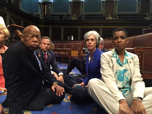 Manifestation a washington d'elus democrates contre les armes