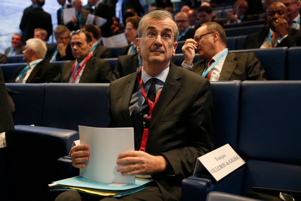 La bce ne se laissera pas influencer par les politiques budgetaires, dit villeroy