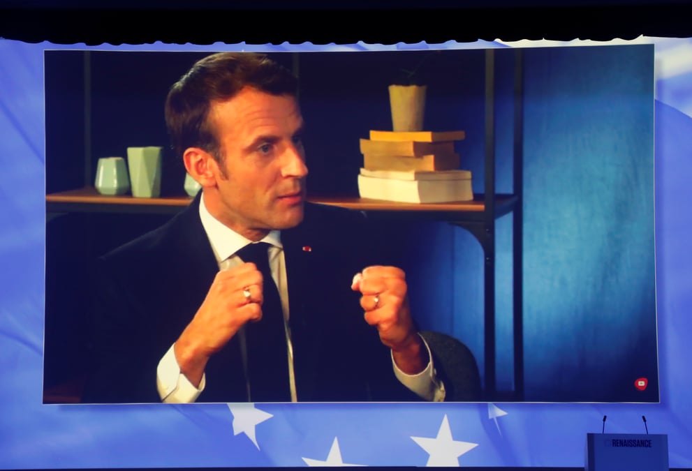 Europeennes: emmanuel macron exhorte a "ne pas voter contre"