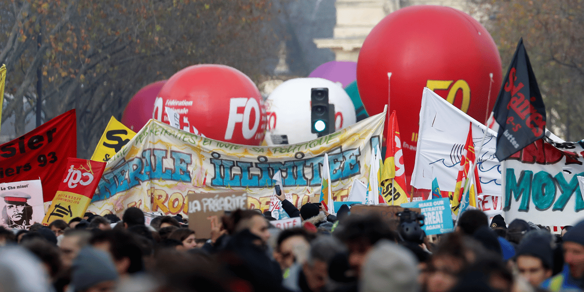 Paris, le 10 décembre 2019. Les syndicats et travailleurs en grève défilent lors d'une manifestation contre la réforme des retraites.