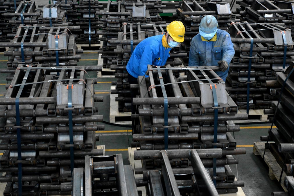 Chine: les exportations battent le consensus malgre un ralentissement