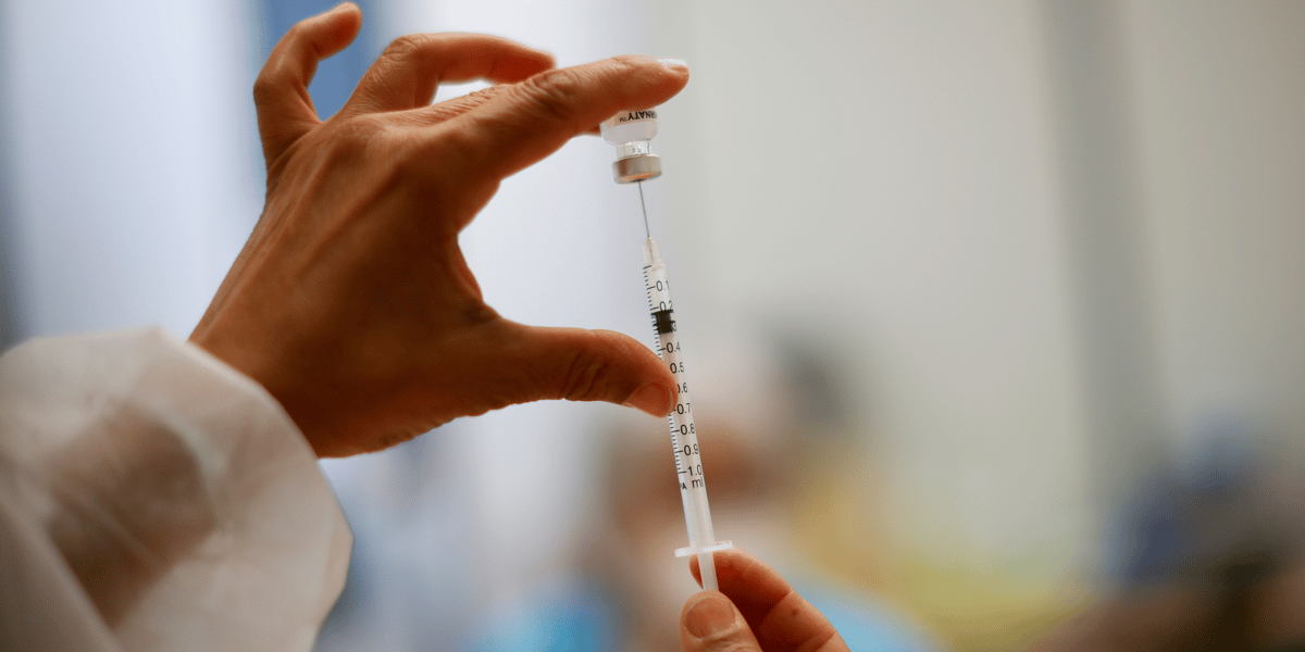 Usa: pfizer-biontech deposent une demande d'autorisation de leur vaccin pour les 12-15 ans