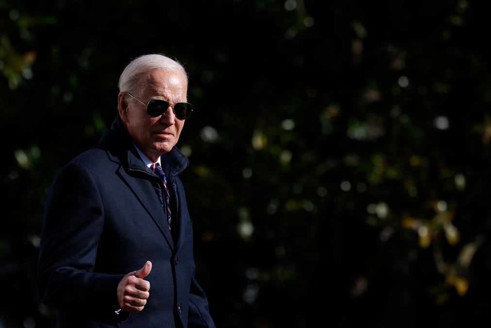 Le president americain joe biden quitte la maison blanche a washington