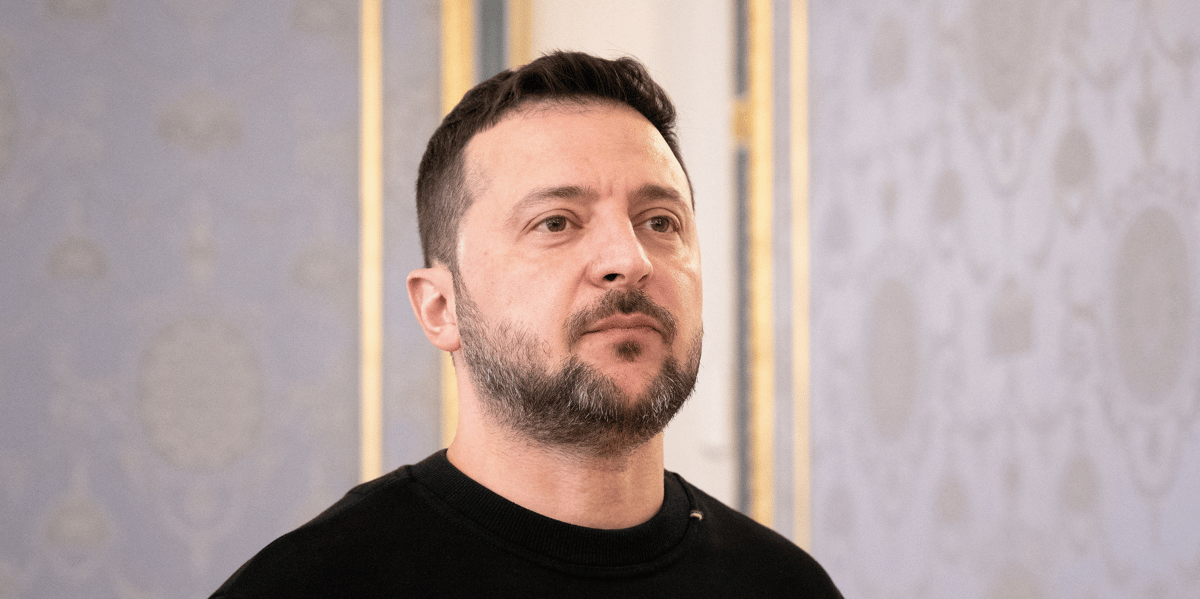 Le president ukrainien volodymyr zelensky attend de saluer le secretaire d'etat americain antony blinken a kyiv