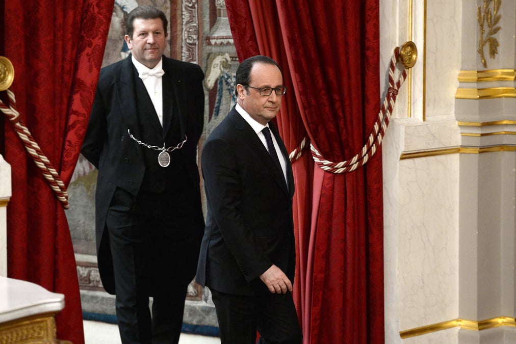 Hollande distance par les candidats de droite en vue du 1er tour de la presidentielle 