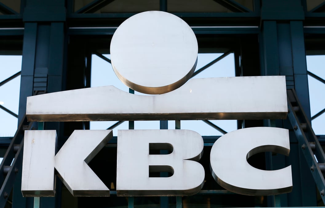 Kbc rachete le solde de la caisse d'epargne tcheque cmss pour 240 millions d'euros