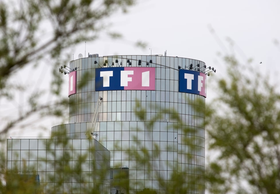 Le projet de fusion avec tf1 se poursuit comme prevu, dit m6