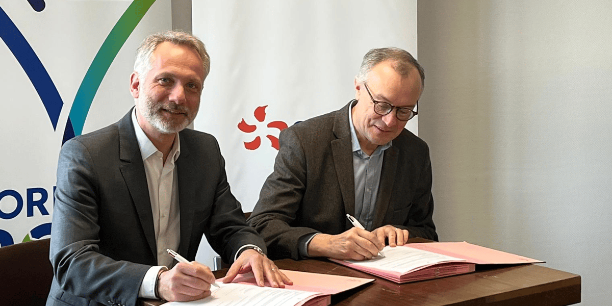Signature centrale solaire Port de Bordeaux