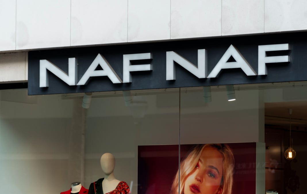 Naf Naf emploie aujourd'hui 621 salariés (ils étaient 657 il y a deux ans) et compte 112 boutiques succursales et 60 boutiques affiliées, selon la CFDT.
