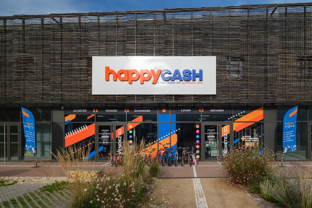 A l'approche de Noël, les allées des magasins gérés par le groupe Happy Cash France ne désemplissent pas.