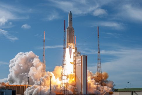 Pour son troisième lancement de l'année, Ariane 5 a placé avec succès deux satellites depuis Kourou : le satellite de télécoms Intelsat 39 et EDRS-C, le satellite de communications destiné au système européen de relais de données par satellite