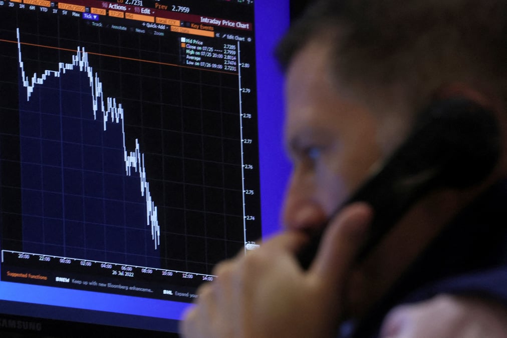 Un trader a la bourse de new york (nyse), aux etats-unis