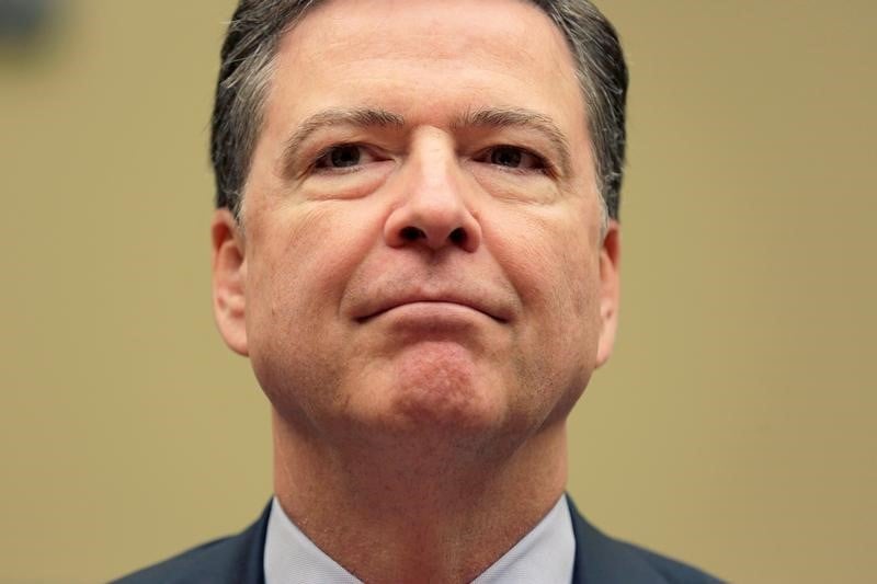 Comey critique par ses agents du fbi dans l’affaire clinton