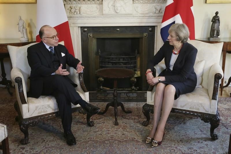 Cazeneuve a parle avec may du rachat d'opel par psa