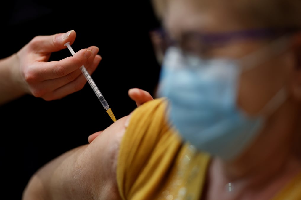 Coronavirus: pas de report pour une premiere injection de vaccin en ile-de-france, dit l'ars