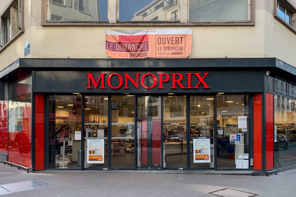 Monoprix (qui absorbera à lui seul la moitié des investissements, notamment pour rénover ses magasins) doit ainsi « devenir incontournable sur la mode, la beauté et la décoration ».