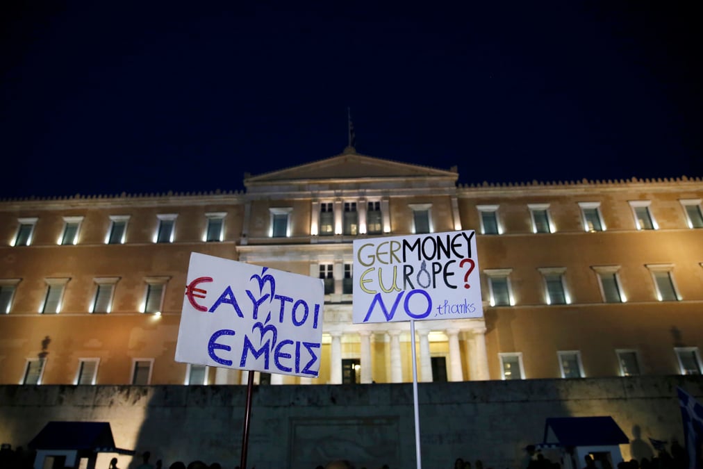 Le "non" l'emporterait en grece, mais l'ecart se reduit