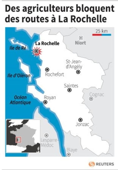 Des agriculteurs bloquent des routes a la rochelle