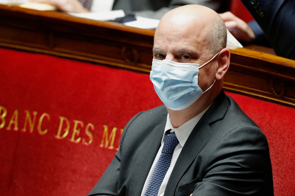 Coronavirus: jean-michel blanquer cas contact, se place a l'isolement
