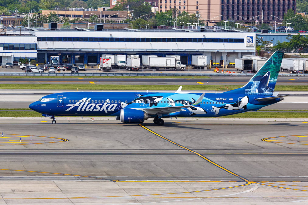 Alaska Airlines a immédiatement cloué ses 737 MAX 9 au sol après l'incident de vendredi.
