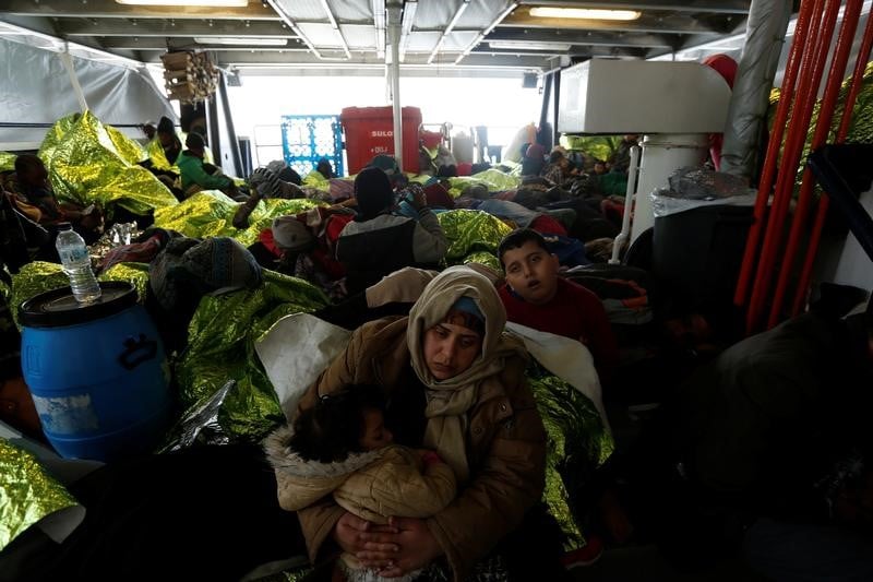 Pres de 9.000 migrants secourus ce week-end en mediterranee