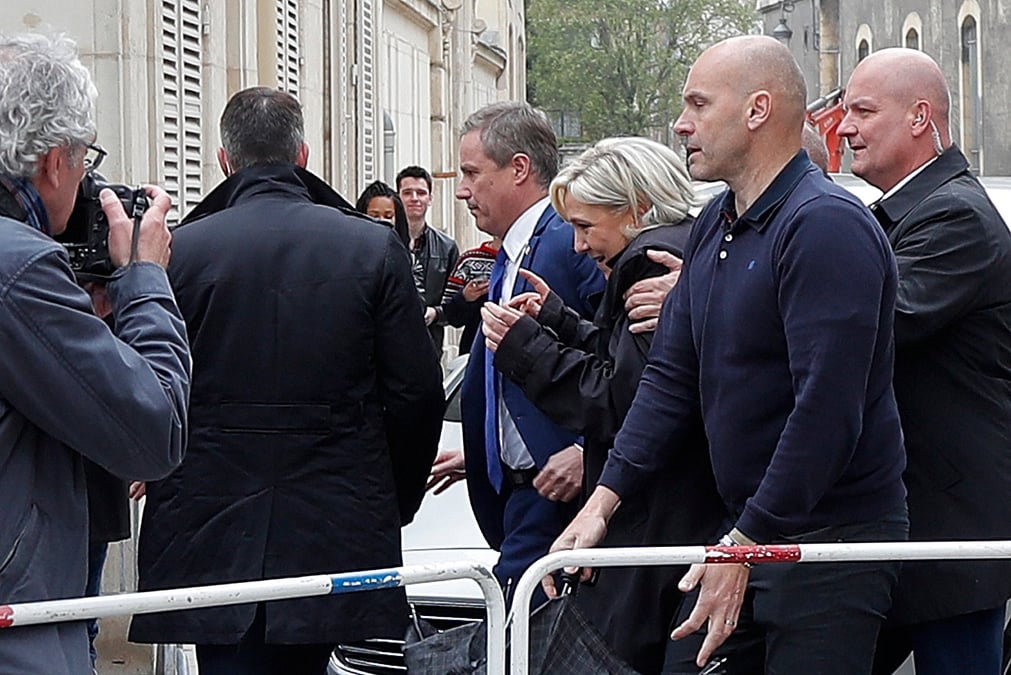 Les impairs en serie sement le doute dans le camp le pen
