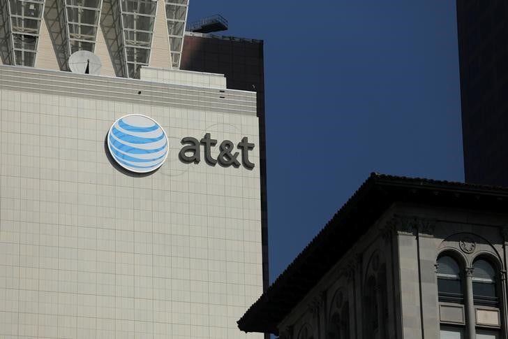 At&t ne fixe plus d'echeance pour le rachat de time warner