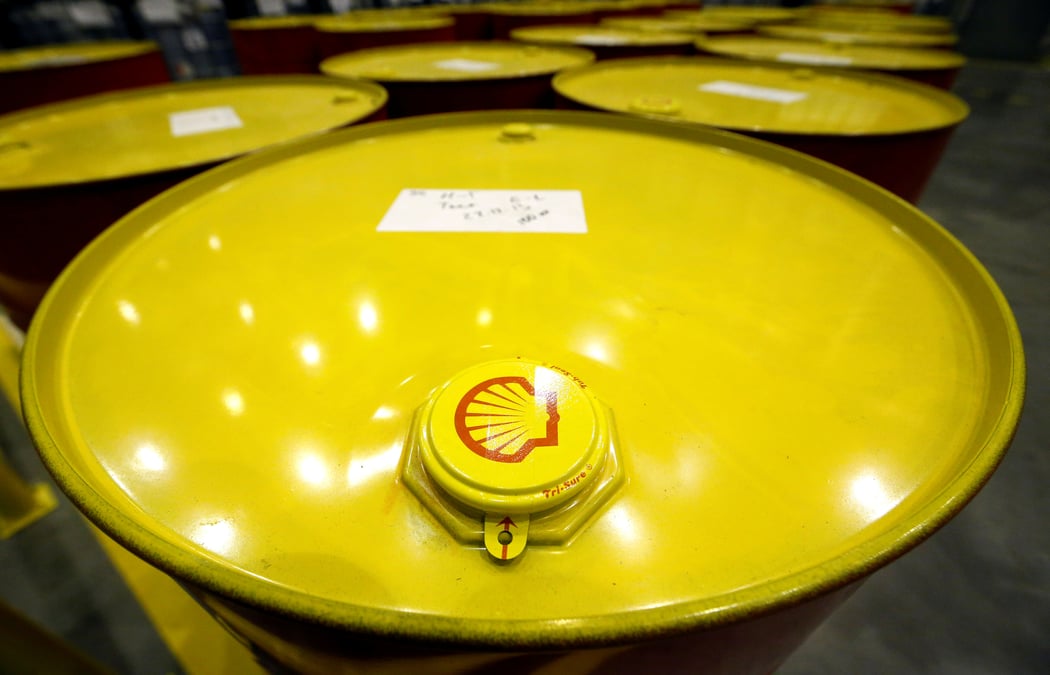Shell adapte ses raffineries allemandes au bas niveau du rhin