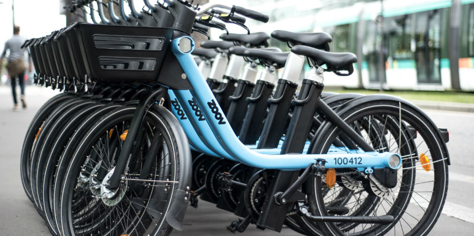 Les vélos de Zoov vont être expérimentés par les salariés de quatre sociétés et organisations, avant d'être utilisables par tous