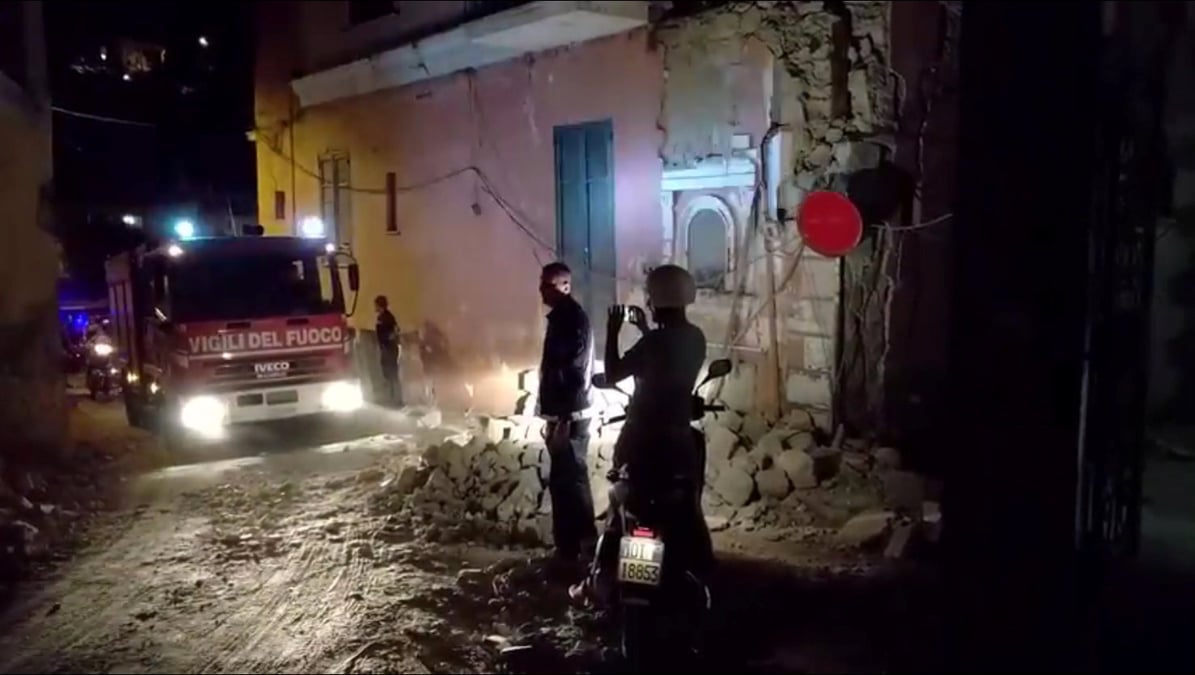Seisme a ischia dans la baie de naples : un mort et 25 blesses