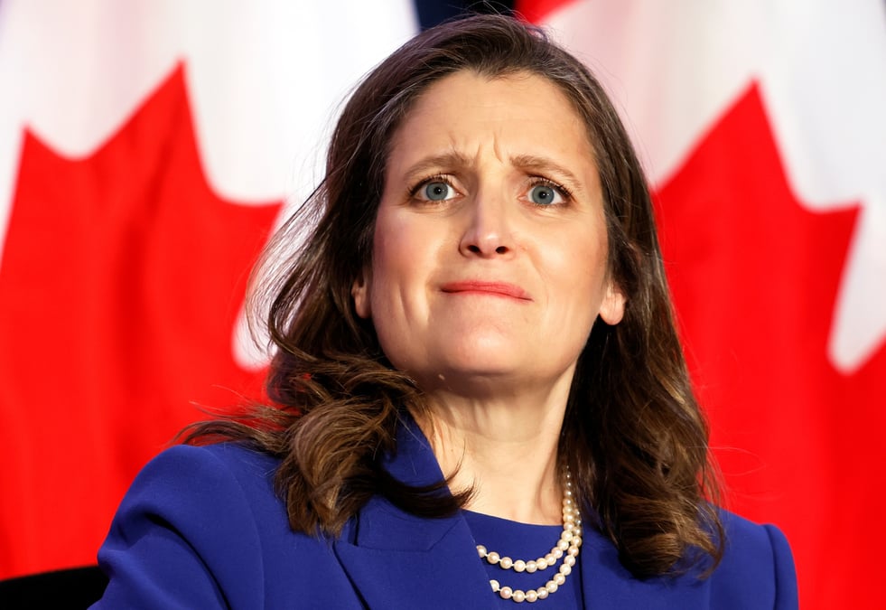 La ministre des finances du canada, chrystia freeland, tient une conference de presse a ottawa