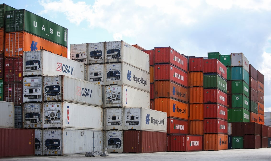 Ce recul mensuel des exportations s'explique par un net tassement des flux vers les pays de l'UE.