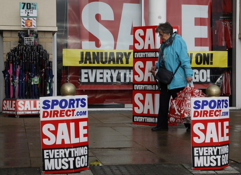 Premier recul sur un an des ventes au detail en grande-bretagne