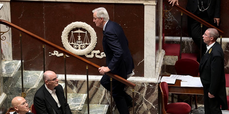 Gabriel Attal plaide pour un 49.3, Michel Barnier laisse planer le doute.