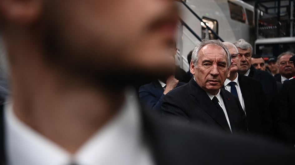 Les députés MoDem, très remontés contre le choix de François Bayrou qui les recevra mardi.